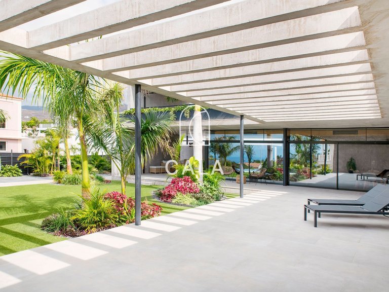 Villa for Sale in Playa Paraíso, Tenerife 2