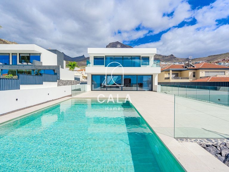 Villa for Sale in Costa Adeje, Tenerife 1