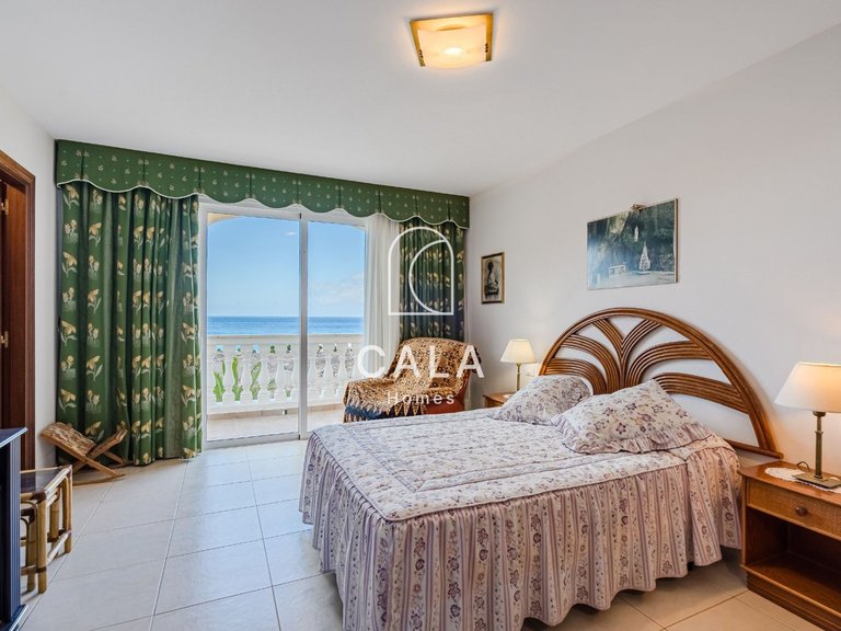 Apartment for Sale in Playa De Los Cristianos, Tenerife 2