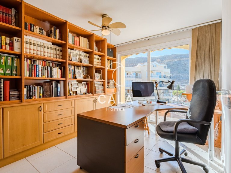 Apartment for Sale in Playa De Los Cristianos, Tenerife 5