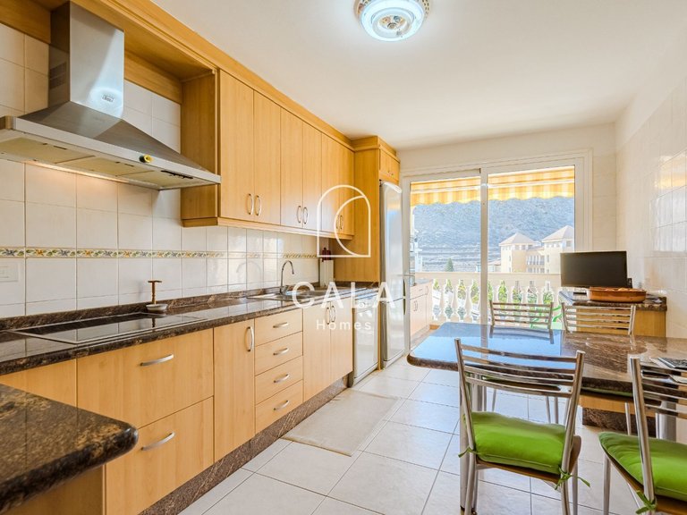 Apartment for Sale in Playa De Los Cristianos, Tenerife 6