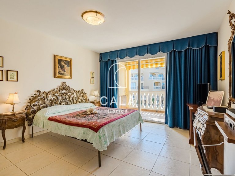 Apartment for Sale in Playa De Los Cristianos, Tenerife 10