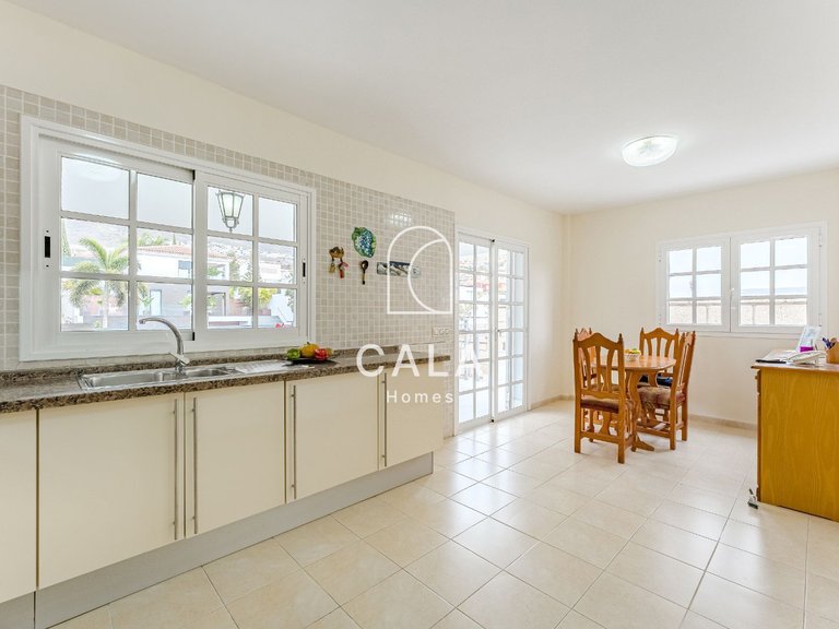 Town House for Sale in Costa Adeje, Tenerife 12