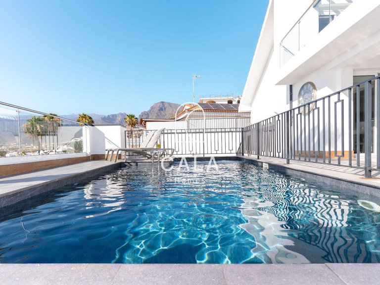 Villa for Sale in San Eugenio Alto, Tenerife 5
