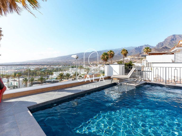 Villa for Sale in San Eugenio Alto, Tenerife 8