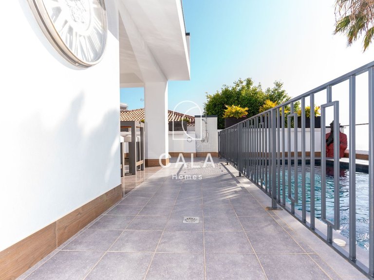 Villa for Sale in San Eugenio Alto, Tenerife 13