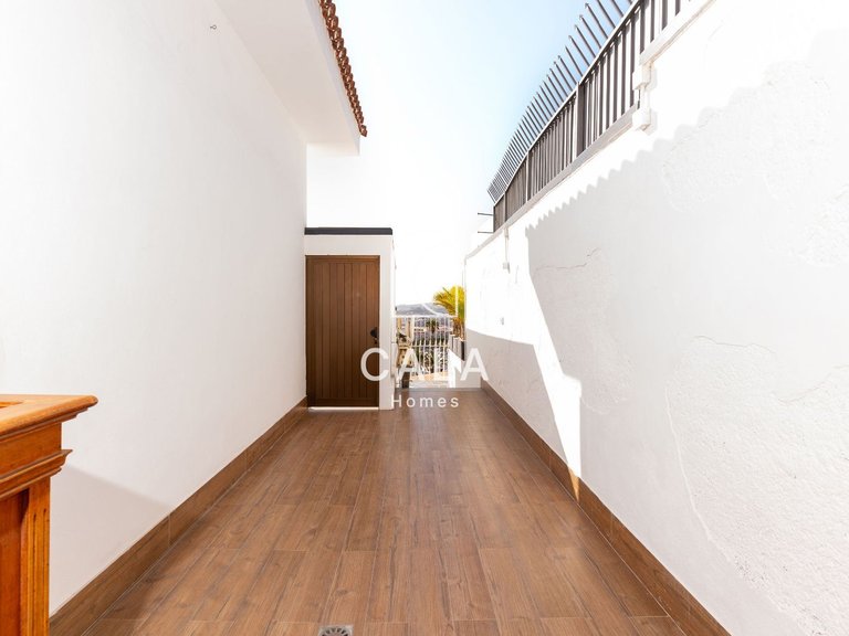 Villa for Sale in San Eugenio Alto, Tenerife 14