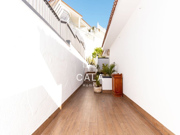 Villa for Sale in San Eugenio Alto, Tenerife 15