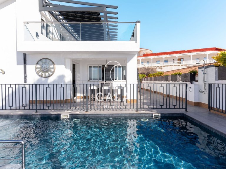 Villa for Sale in San Eugenio Alto, Tenerife 17