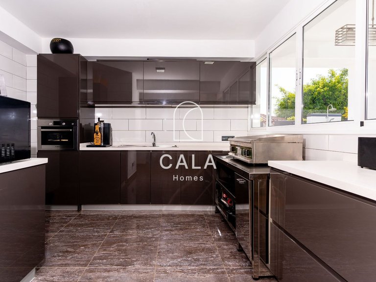 Villa for Sale in San Eugenio Alto, Tenerife 26