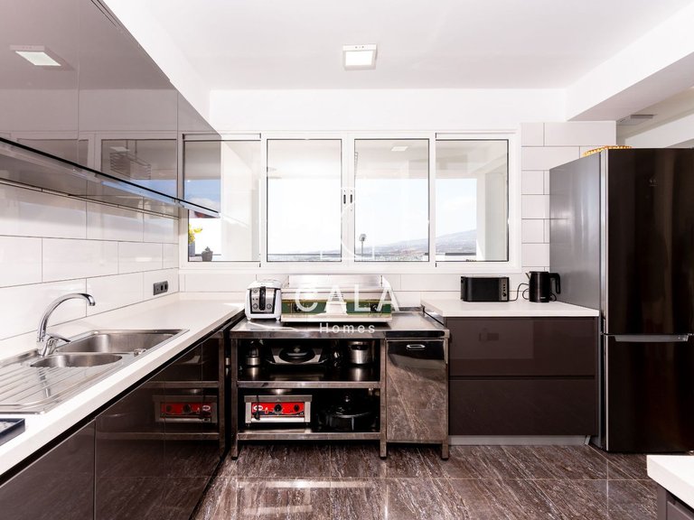 Villa for Sale in San Eugenio Alto, Tenerife 27