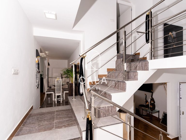 Villa for Sale in San Eugenio Alto, Tenerife 28