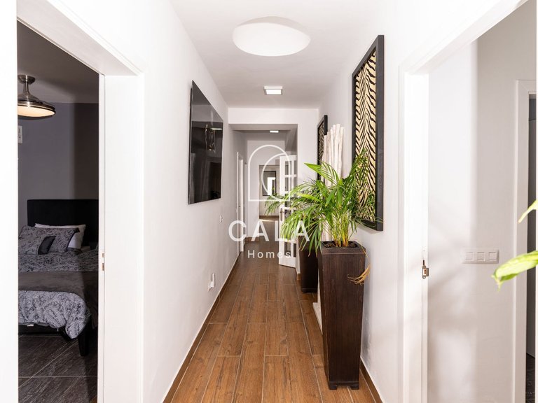 Villa for Sale in San Eugenio Alto, Tenerife 37