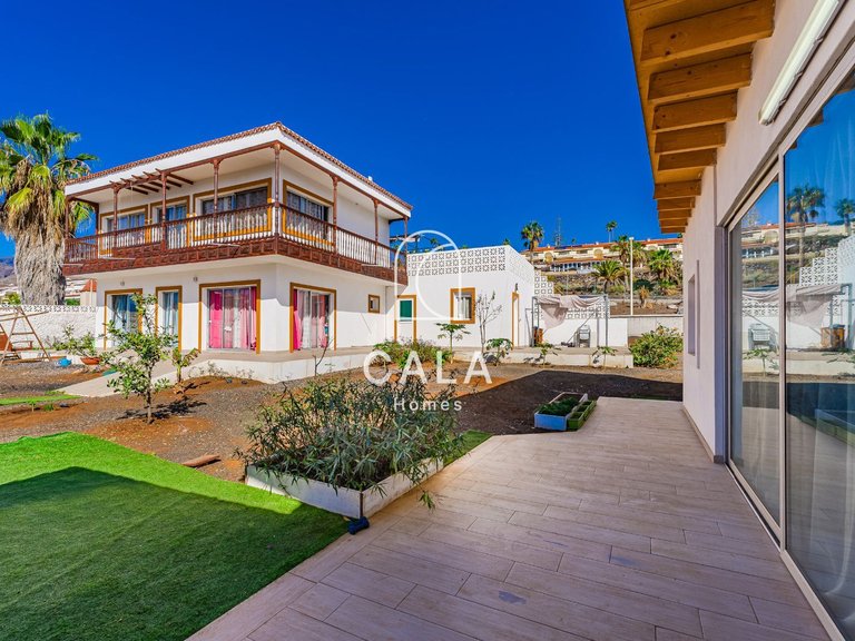 Villa for Sale in Puerto De Santiago, Tenerife 1