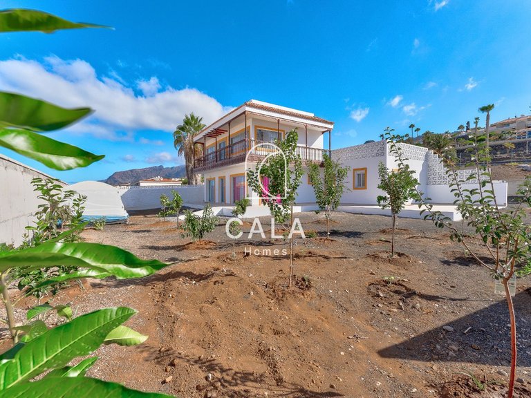 Villa for Sale in Puerto De Santiago, Tenerife 14