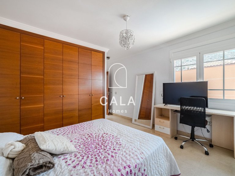 Villa for Sale in Playa De Los Cristianos, Tenerife 25