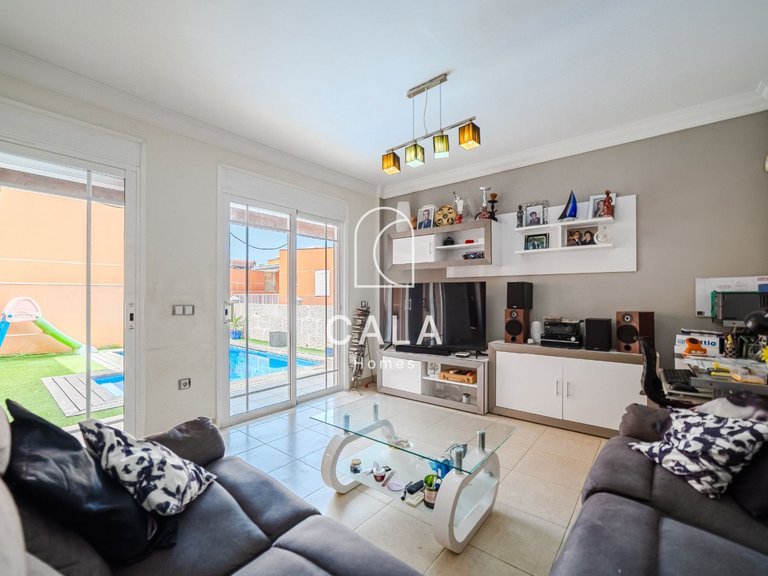 Villa for Sale in Playa De Los Cristianos, Tenerife 9