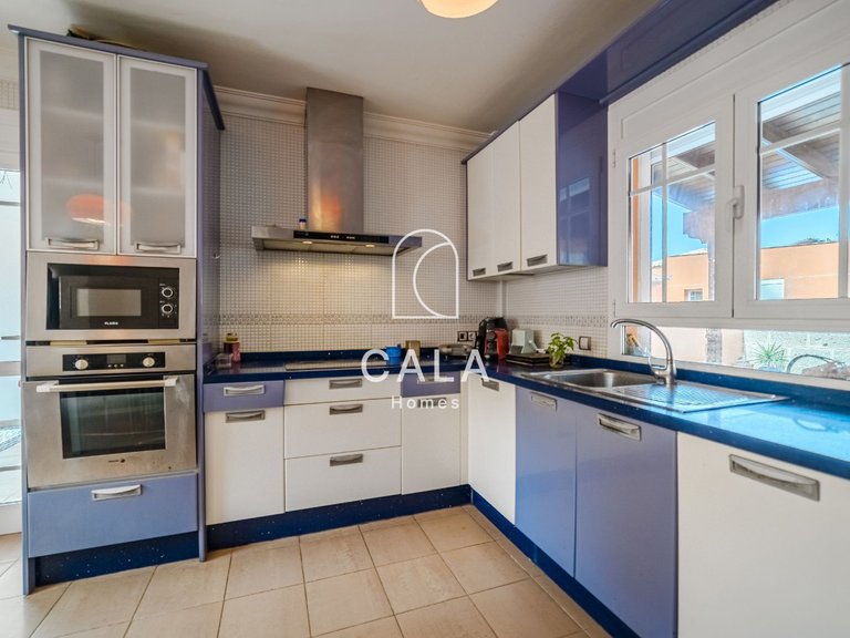 Villa for Sale in Playa De Los Cristianos, Tenerife 4