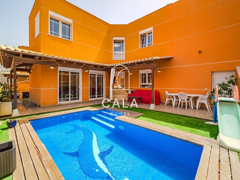 Villa for Sale in Playa De Los Cristianos, Tenerife 1