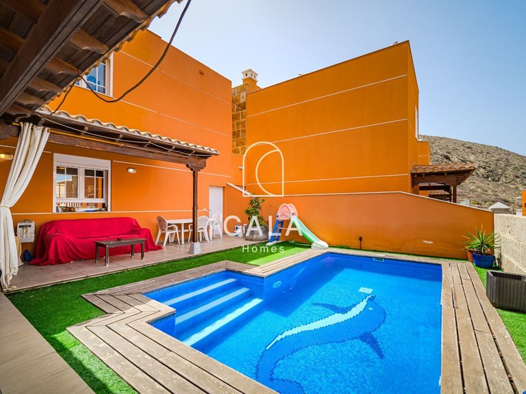 Villa for Sale in Playa De Los Cristianos, Tenerife 14