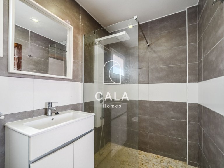 Villa for Sale in Playa De Los Cristianos, Tenerife 38