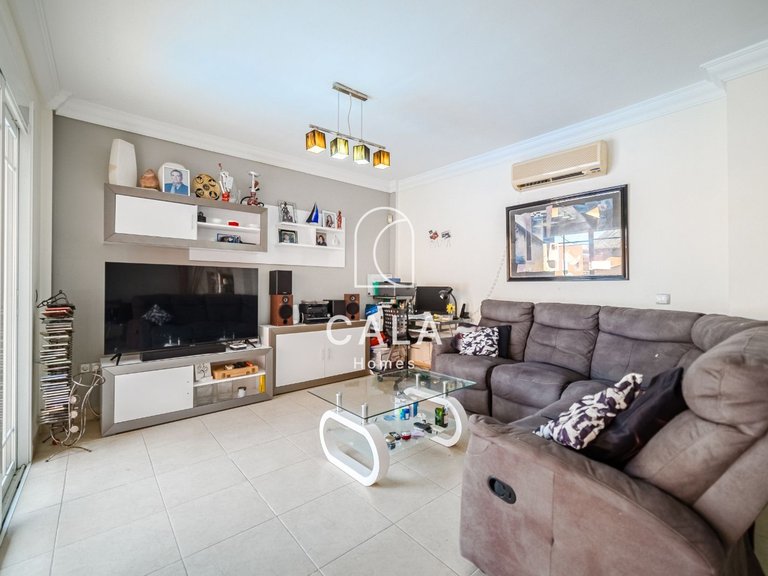 Villa for Sale in Playa De Los Cristianos, Tenerife 11