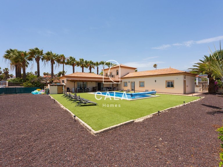Villa for Sale in Golf Del Sur, Tenerife 10