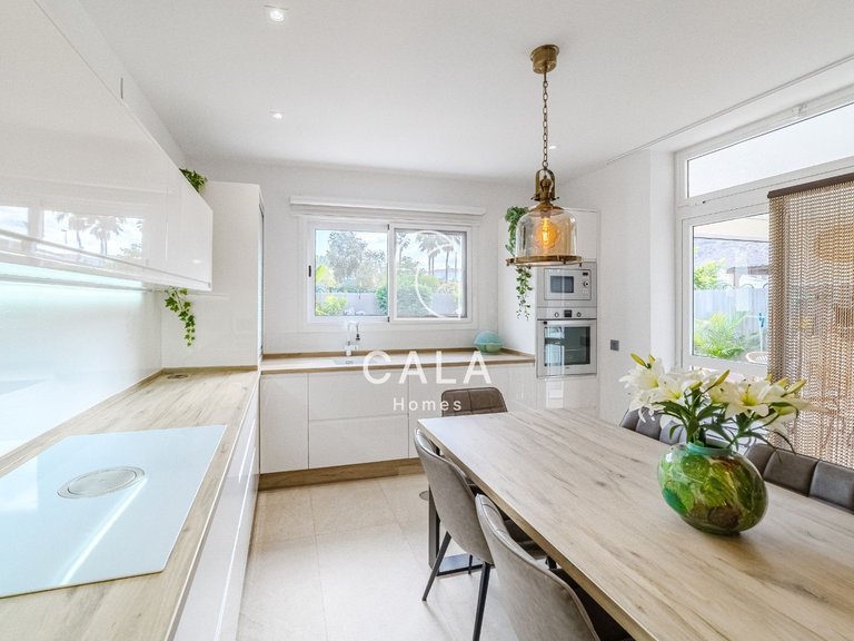 Apartment for Sale in Playa De Los Cristianos, Tenerife 23