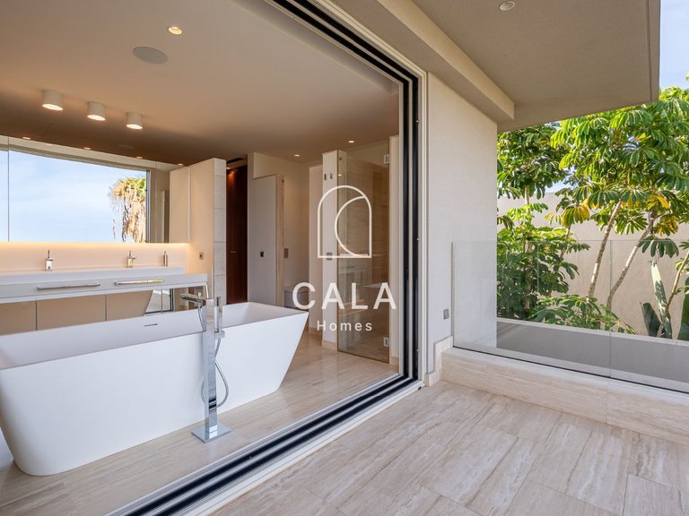 Villa for Sale in La Caleta, Tenerife 27