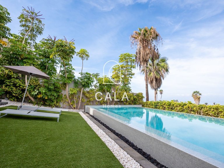Villa for Sale in La Caleta, Tenerife 1