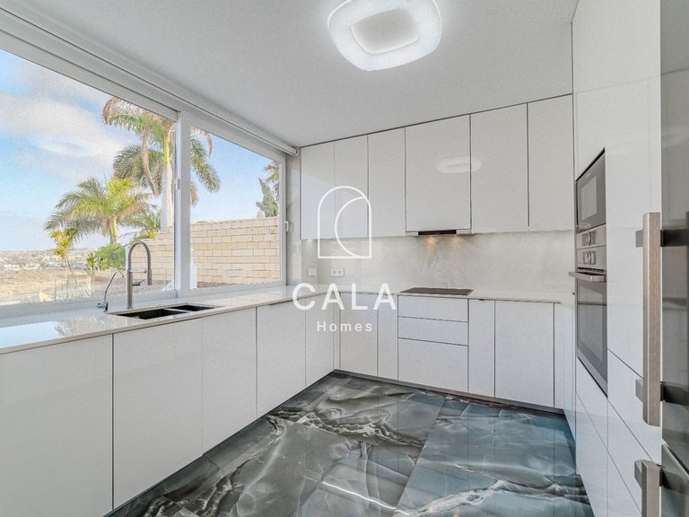 Villa for Sale in Costa Adeje, Tenerife 13