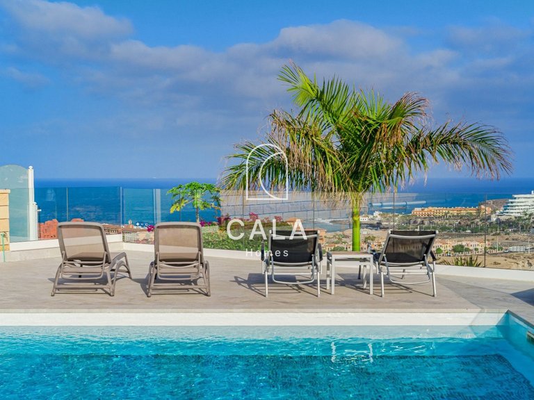 Villa for Sale in Costa Adeje, Tenerife 1