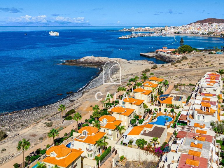 Villa for Sale in Playa De Los Cristianos, Tenerife 1