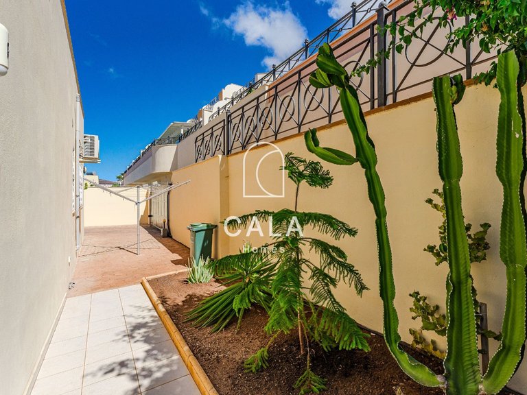 Villa for Sale in Playa De Los Cristianos, Tenerife 9