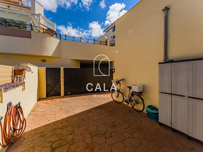Villa for Sale in Playa De Los Cristianos, Tenerife 10