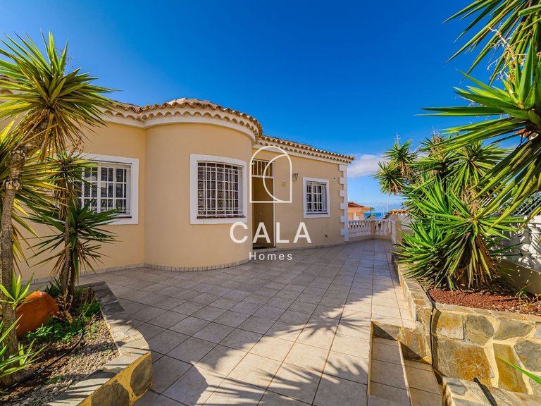 Villa for Sale in Callao Salvaje, Tenerife 8