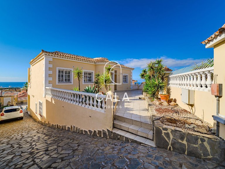 Villa for Sale in Callao Salvaje, Tenerife 1