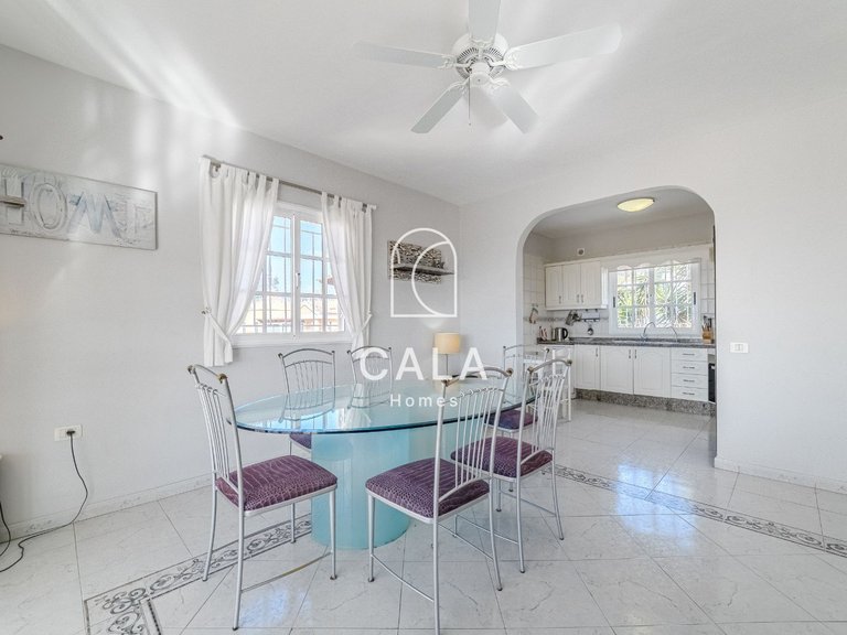 Villa for Sale in Callao Salvaje, Tenerife 12