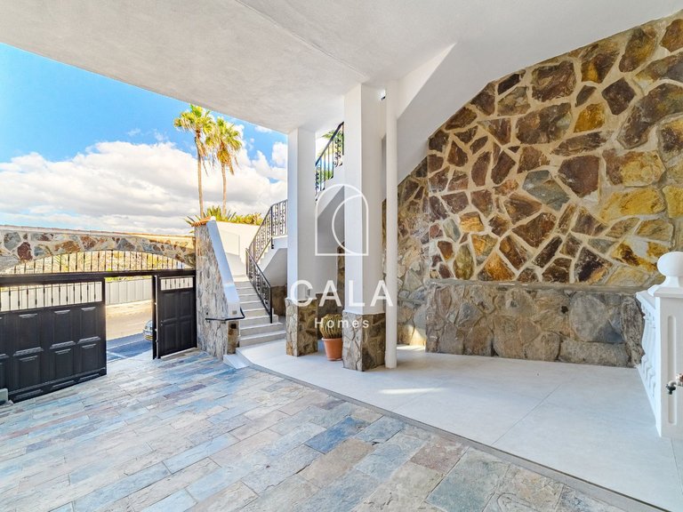 Villa for Sale in San Eugenio Alto, Tenerife 40