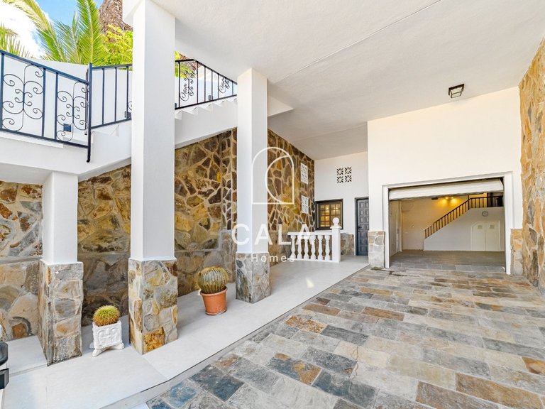 Villa for Sale in San Eugenio Alto, Tenerife 39