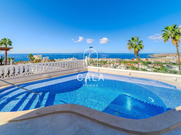 Villa for Sale in San Eugenio Alto, Tenerife 2