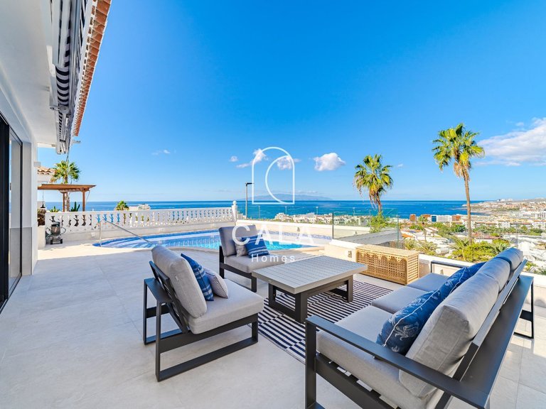 Villa for Sale in San Eugenio Alto, Tenerife 1