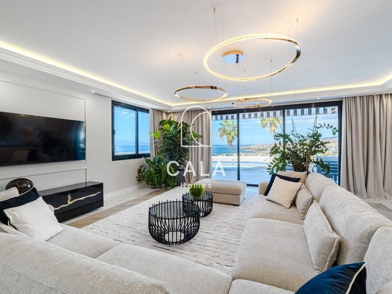 Villa for Sale in San Eugenio Alto, Tenerife 6