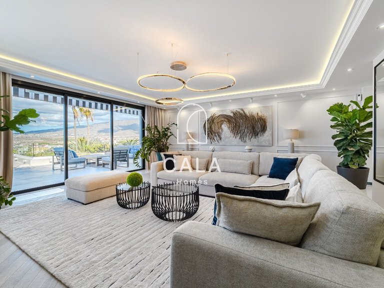 Villa for Sale in San Eugenio Alto, Tenerife 8