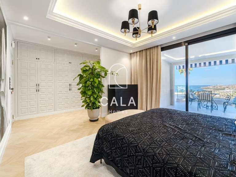 Villa for Sale in San Eugenio Alto, Tenerife 26