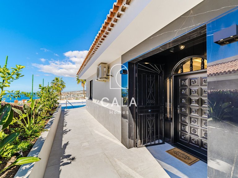 Villa for Sale in San Eugenio Alto, Tenerife 29