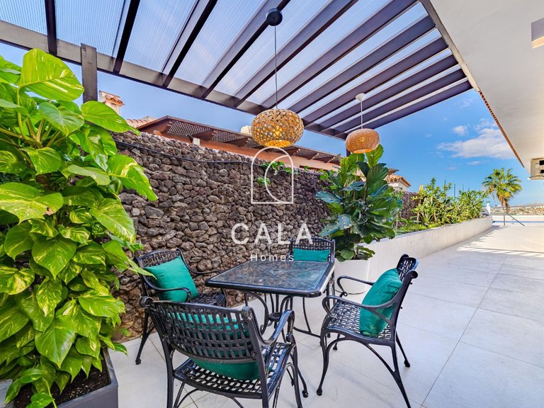 Villa for Sale in San Eugenio Alto, Tenerife 30