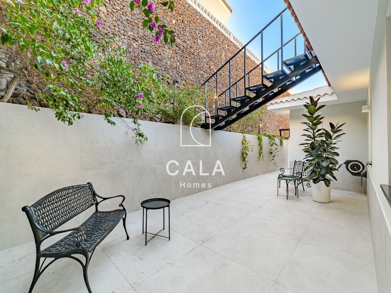 Villa for Sale in San Eugenio Alto, Tenerife 31