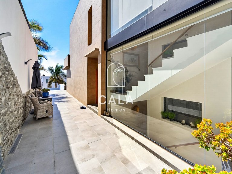 Villa for Sale in Costa Adeje-san Eugenio, Tenerife 8