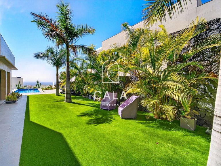 Villa for Sale in Costa Adeje-san Eugenio, Tenerife 11